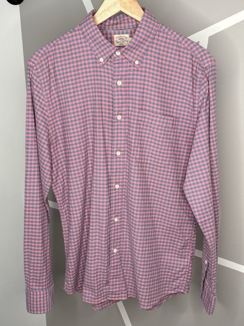 Faherty Stretch Oxford Shirt Men’s M Button Down Rose Blue Check Stretch